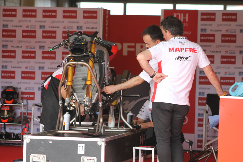 Illustration for article titled MotoGP Bikes In Various States Of Undress